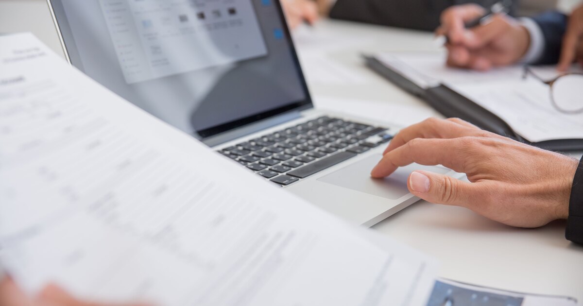 ¿Automatizar o contratar? Cómo decidir cuando el papeleo desborda a tu pyme